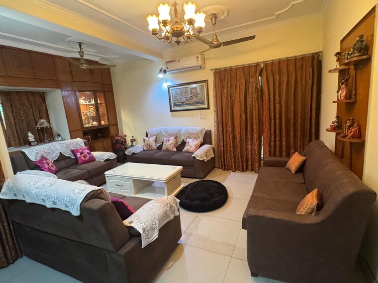 Master Bedroom, sarita-vihar-pocket-c-rwa 4 Bedroom 2200 Sq.Ft. Apartment In Sarita Vihar Delhi 9216147
