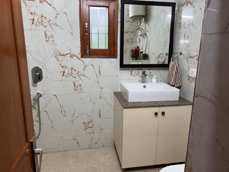 Bathroom, sarita-vihar-pocket-c-rwa 4 Bedroom 2200 Sq.Ft. Apartment In Sarita Vihar Delhi 9216147