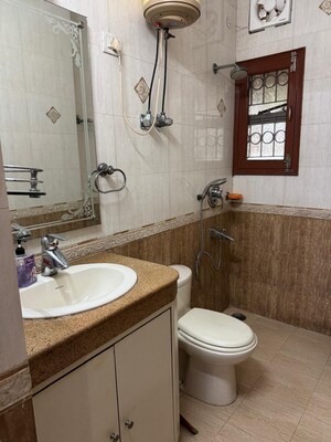 Bathroom in 4 BHK Apartment at Sarita Vihar Pocket-C RWA, Sarita Vihar – for Sale