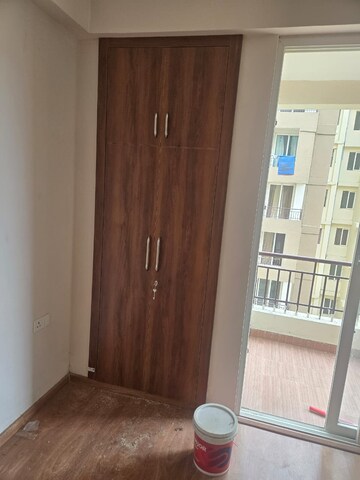 Room in 2 BHK Apartment at Amrapali Golf Homes, Sector 4 Greater Noida – for Rent