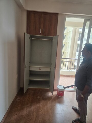 Furnished Amenities in 2 BHK Apartment at Amrapali Golf Homes, Sector 4 Greater Noida – for Rent