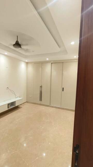 Room in 3 BHK Builder Floor at Hauz Khas – for Sale