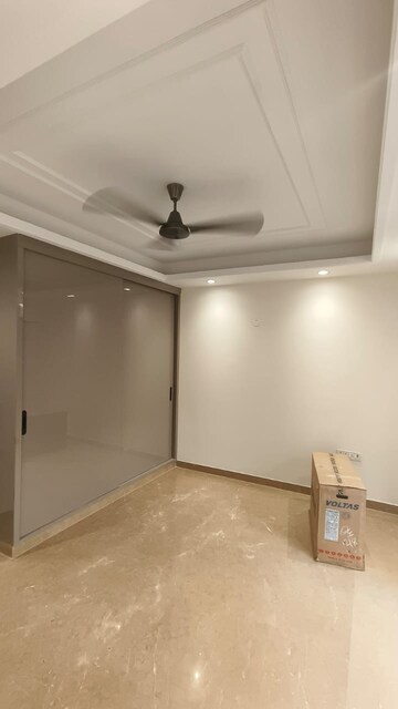 Room in 3 BHK Builder Floor at Hauz Khas – for Sale
