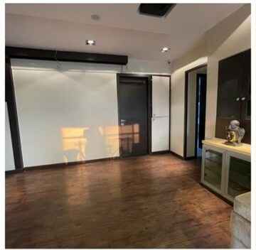 Room in 4 BHK Apartment at Lokhandwala Complex, Andheri West – for Rent