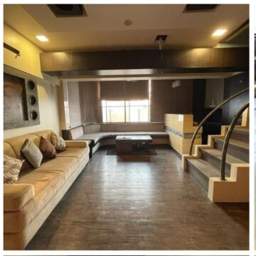 Living Room in 4 BHK Apartment at Lokhandwala Complex, Andheri West – for Rent