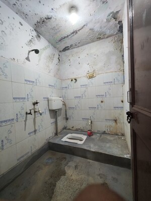 Bathroom in 1 BHK Apartment at Katwaria Sarai – for Rent