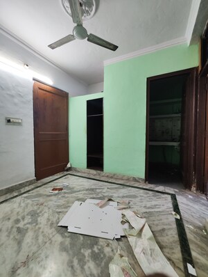 Bedroom in 1 BHK Apartment at Katwaria Sarai – for Rent