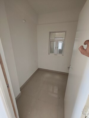 Room in 2.5 BHK Apartment at Unique Sapphire, Mohanpura – for Sale