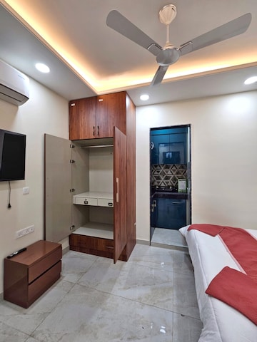 Living Room in 2 BHK Apartment at DLF The Icon, Dlf Phase V – for Rent