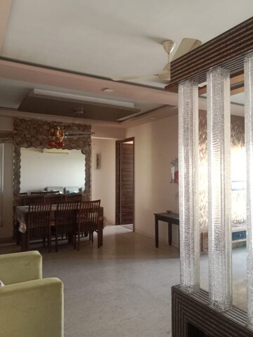 Building Lobby in 3 BHK Apartment at Hiranandani Meadows, Manpada – for Sale