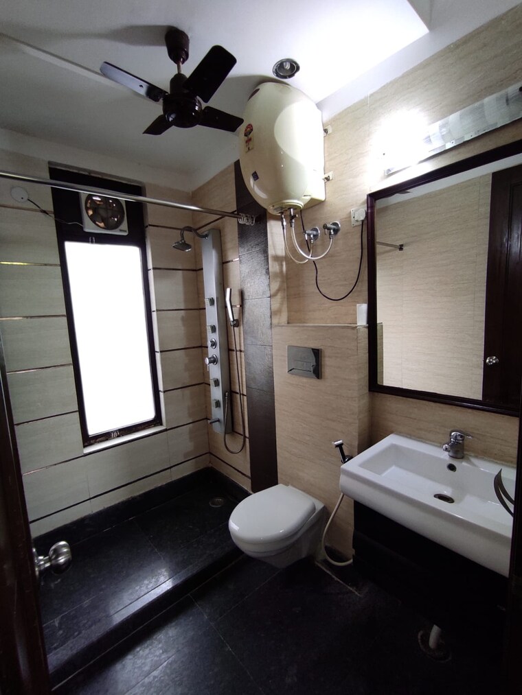 Team Area, kailash colony 3 Bedroom 1500 Sq.Ft. Builder Floor In Kailash Colony Delhi 9216318