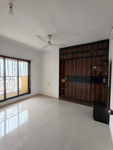 Room in 3 BHK Apartment at Cosmos Jewels, Ghodbunder Road – for Rent