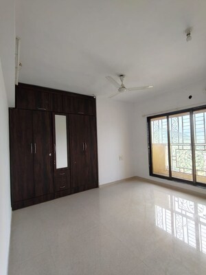 Room in 3 BHK Apartment at Cosmos Jewels, Ghodbunder Road – for Rent