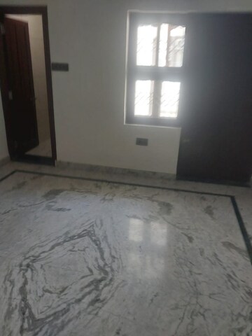 Room in 3 BHK Independent House at Sector 9 – for Rent