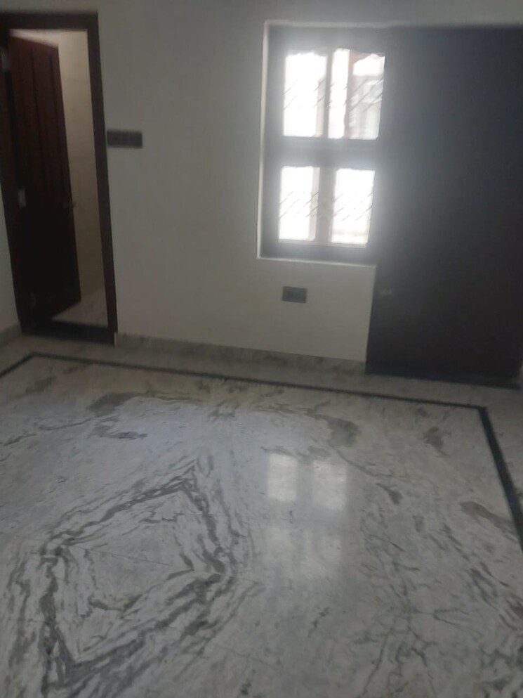 Room, sector 9 3 Bedroom 250 Sq.Yd. Independent House In Sector 9 Faridabad 9216334