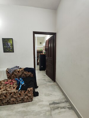 Living Room in 1 BHK Apartment at Katwaria Sarai – for Rent