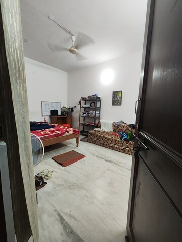 Living Room in 1 BHK Apartment at Katwaria Sarai – for Rent