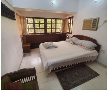 Bedroom in 2 BHK Apartment at Andheri CHS, Andheri West – for Rent