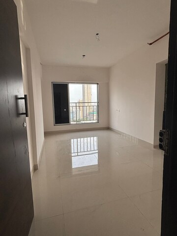 Room in 2 BHK Apartment at Oxford Navrang Crystal, Goregaon West – for Rent
