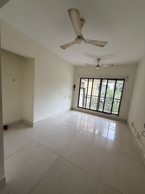 Room in 2 BHK Apartment at Larkins 315 Rio, Panch Pakhadi – for Rent