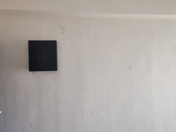 Room in 2 BHK Apartment at Panchsheel Greens, Sector 16 Greater Noida – for Rent