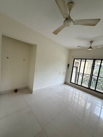 Room in 2 BHK Apartment at Larkins 315 Rio, Panch Pakhadi – for Rent