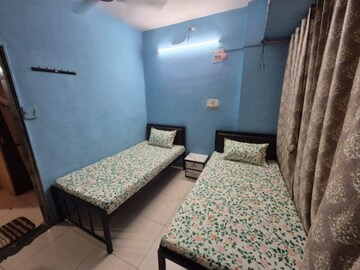 Bedroom in  Pg at Malad East – for Rent