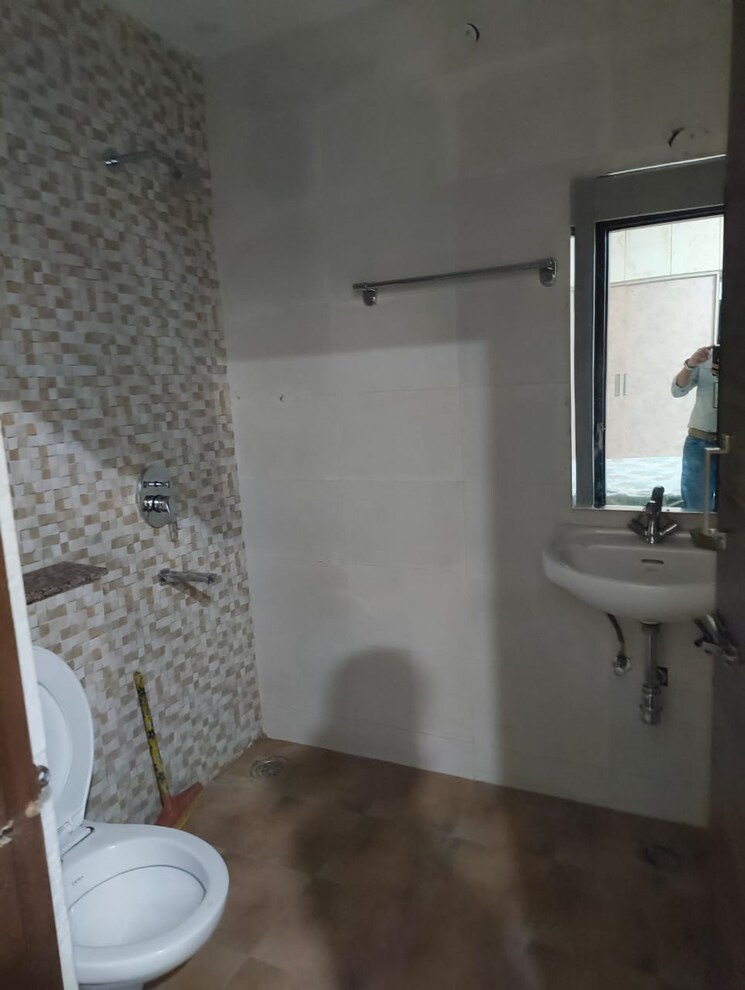 Bathroom, kishanpura 3 Bedroom 125 Sq.Yd. Apartment In Kishanpura Zirakpur 9216497