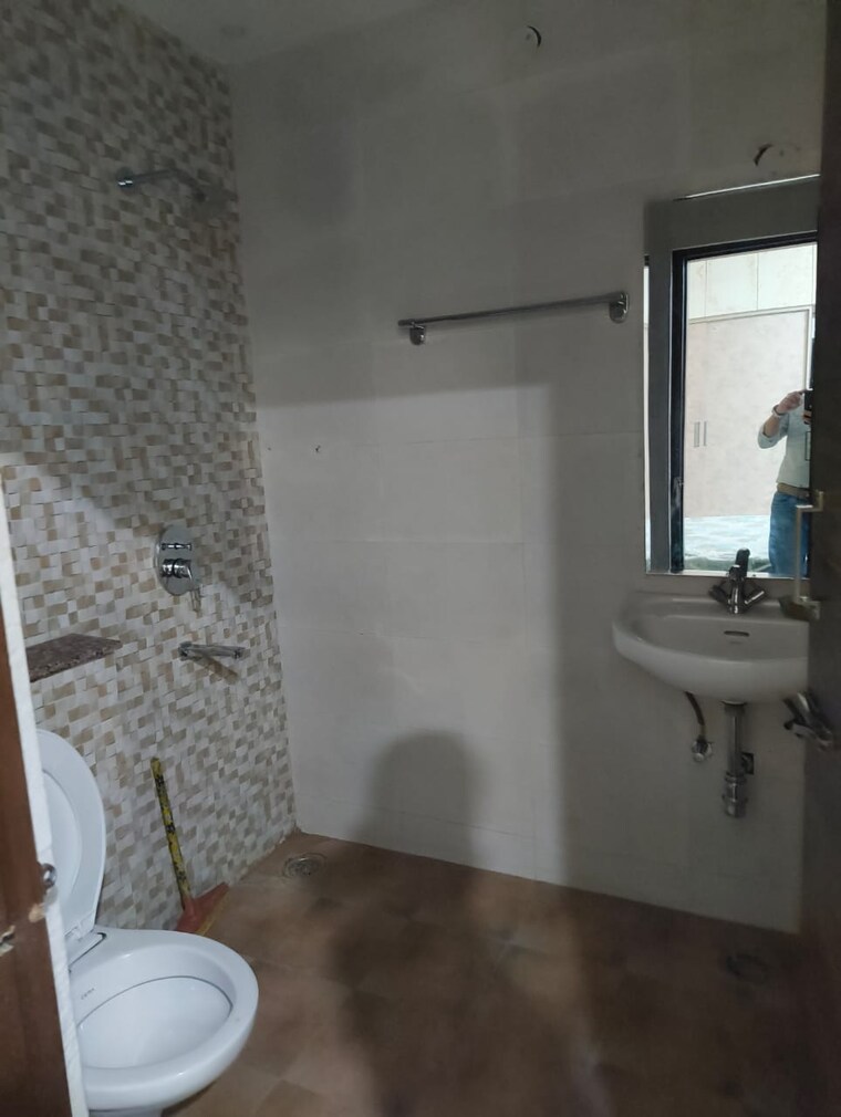 Bathroom, kishanpura 3 Bedroom 125 Sq.Yd. Apartment In Kishanpura Zirakpur 9216497