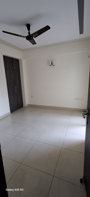 Room in 3 BHK Apartment at Ajnara Grand Heritage, Sector 74 – for Rent