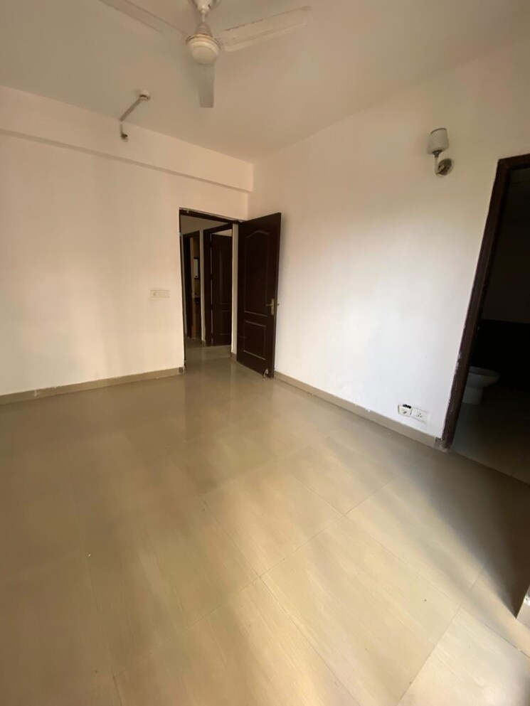 Room, sector 78 2 Bedroom 915 Sq.Ft. Apartment In Sector 78 Noida 9216523