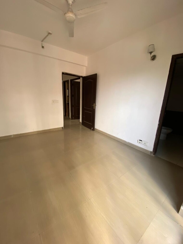 Room, sector 78 2 Bedroom 915 Sq.Ft. Apartment In Sector 78 Noida 9216523