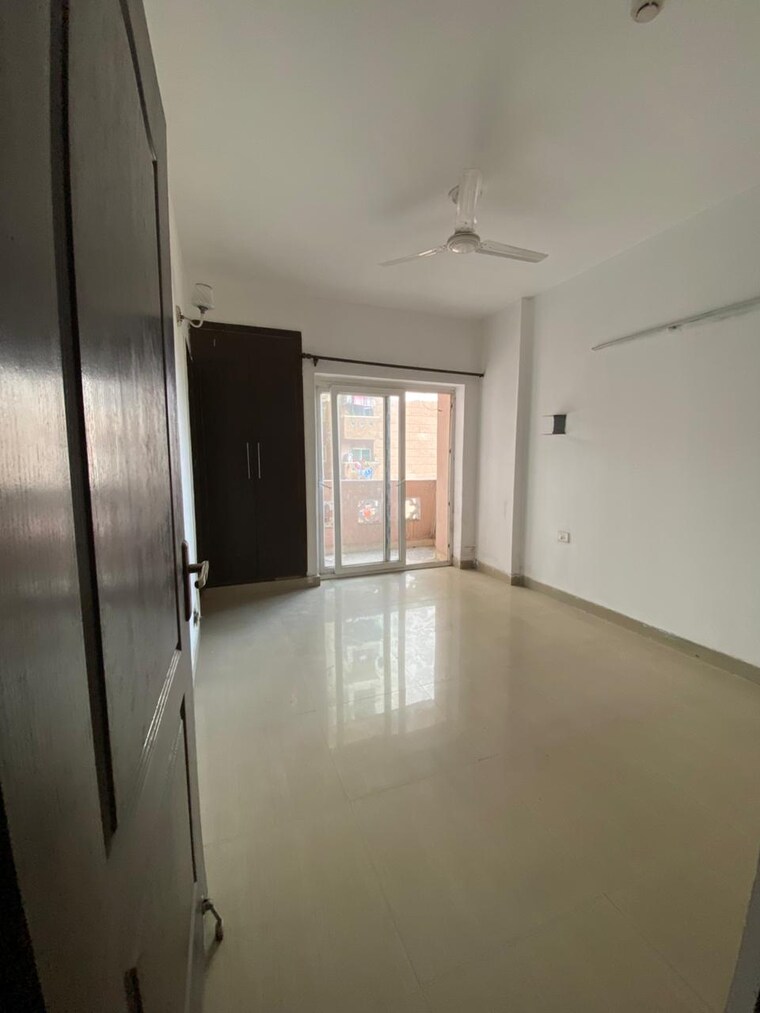 Room, sector 78 2 Bedroom 915 Sq.Ft. Apartment In Sector 78 Noida 9216523