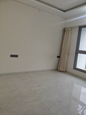 Room in 2 BHK Apartment at Paradigm 71 Midtown, Chembur – for Sale