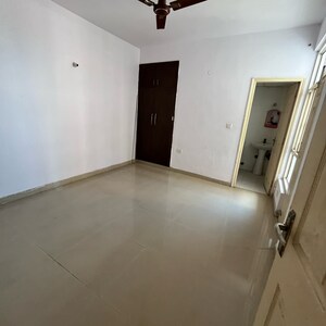 Room in 2 BHK Apartment at Supertech Cape Town, Sector 74 – for Rent