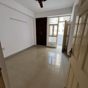 Room in 2 BHK Apartment at Supertech Cape Town, Sector 74 – for Rent