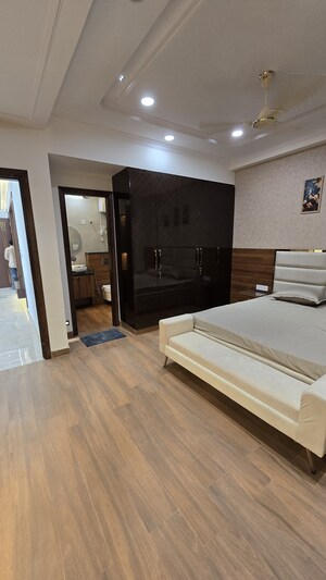 Room in 3 BHK Builder Floor at Sector 30 – for Sale