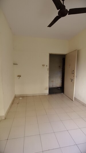 Room in 1 RK Apartment at Satellite Garden, Goregaon East – for Rent