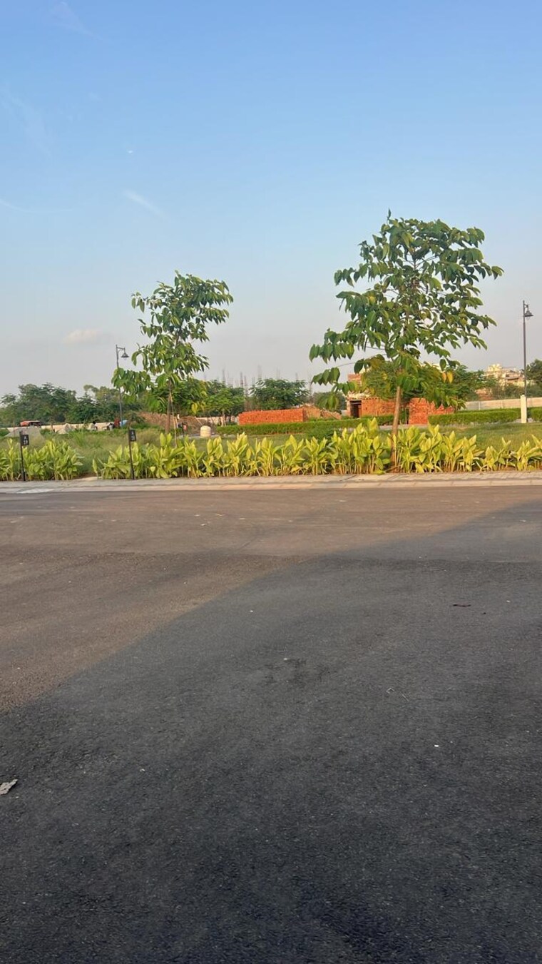 Garden, bptp-district-phase-2  160 Sq.Yd. Plot In Sector 84 Faridabad 9216631