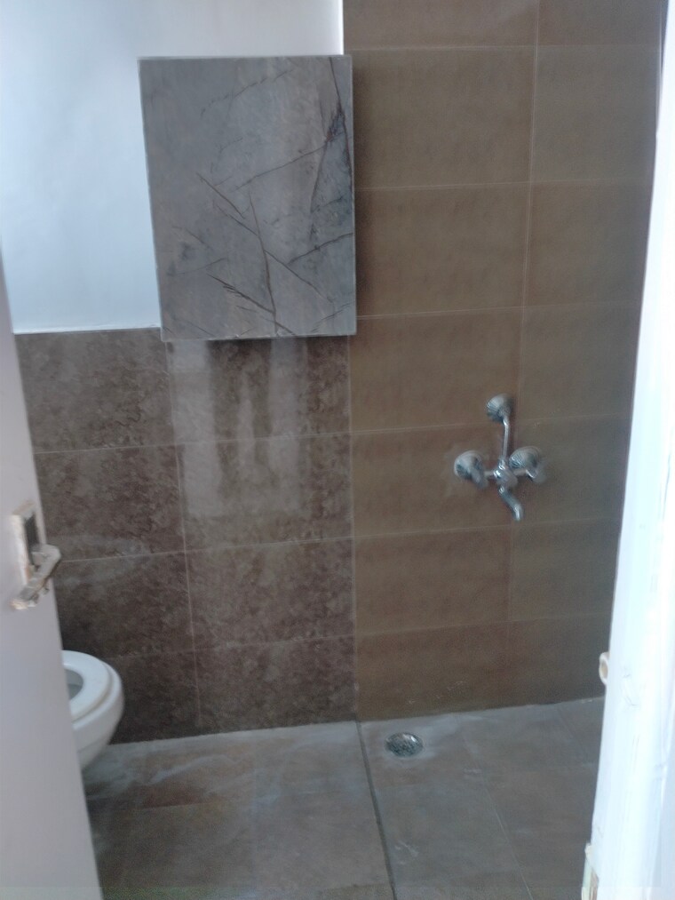 Bathroom, suncity-avenue-76 2 Bedroom 682 Sq.Ft. Apartment In Sector 76 Gurgaon 9216661