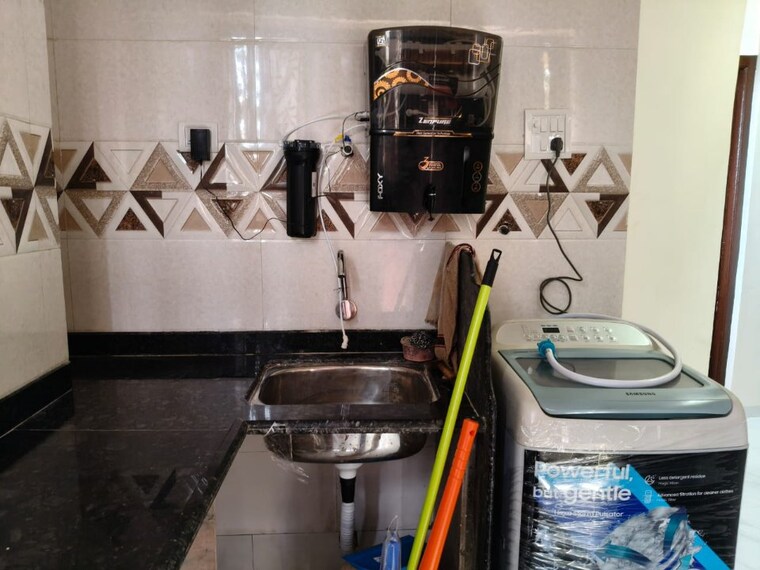 Bathroom, fourways-kamal-hira Pg For Boys In Santacruz East 9216643