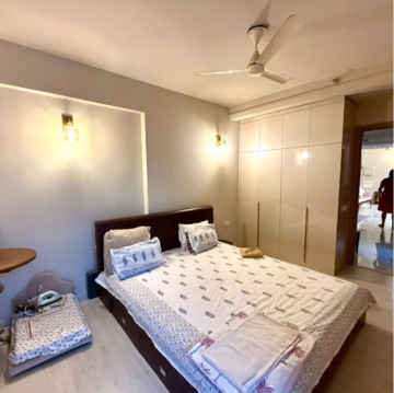 Bedroom in 3.5 BHK Builder Floor at Smart World Orchard, Sector 61 – for Sale