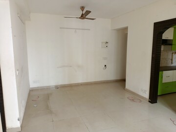 Room in 2 BHK Apartment at Jaypee Greens Kosmos, Sector 134 – for Rent