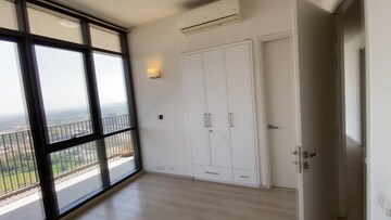 Room in 3 BHK Apartment at Ireo Skyon, Sector 60 – for Sale
