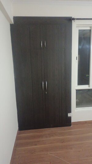 Furnished Amenities in 3.5 BHK Apartment at Jaypee Greens Kosmos, Sector 134 – for Rent