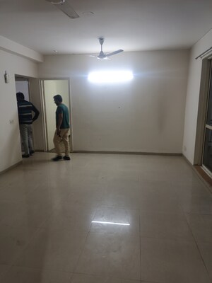 Room in 3.5 BHK Apartment at Jaypee Greens Kosmos, Sector 134 – for Rent