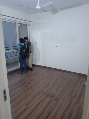 Parking in 3.5 BHK Apartment at Jaypee Greens Kosmos, Sector 134 – for Rent
