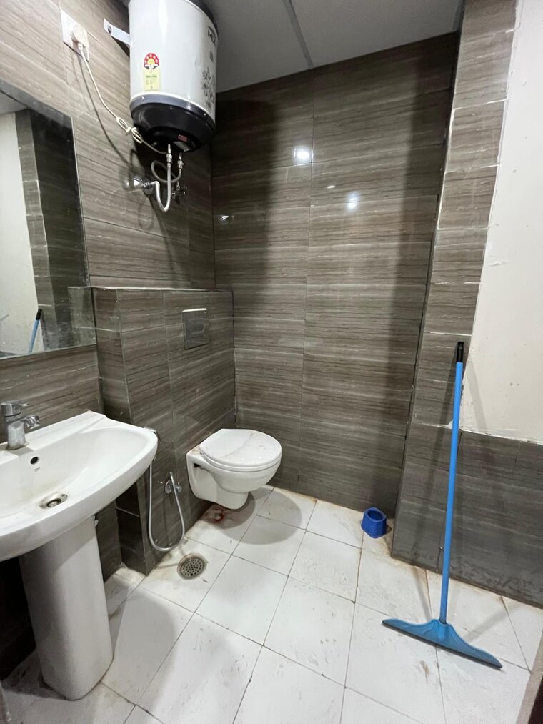 Bathroom, ambala highway 1 Bedroom 675 Sq.Ft. Apartment In Ambala Highway Zirakpur 9216754