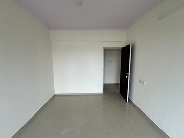 Room in 3 BHK Apartment at Nirmal Polaris, Mulund West – for Rent