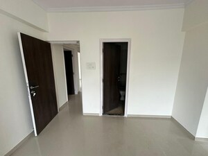 Room in 3 BHK Apartment at Nirmal Polaris, Mulund West – for Rent